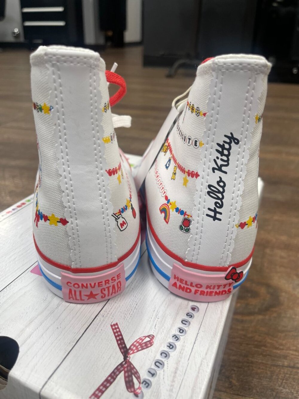 Converse x Hello Kitty Chuck Taylor Hi Women's 8 NWT - Picture 6 of 9